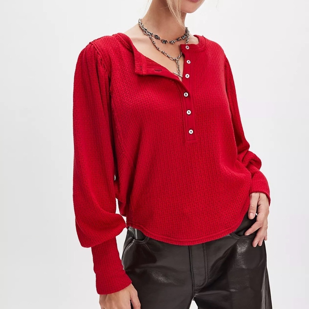 Free People: We the Free. Quinn Knit Top in Salsa nwt size L beautiful color!